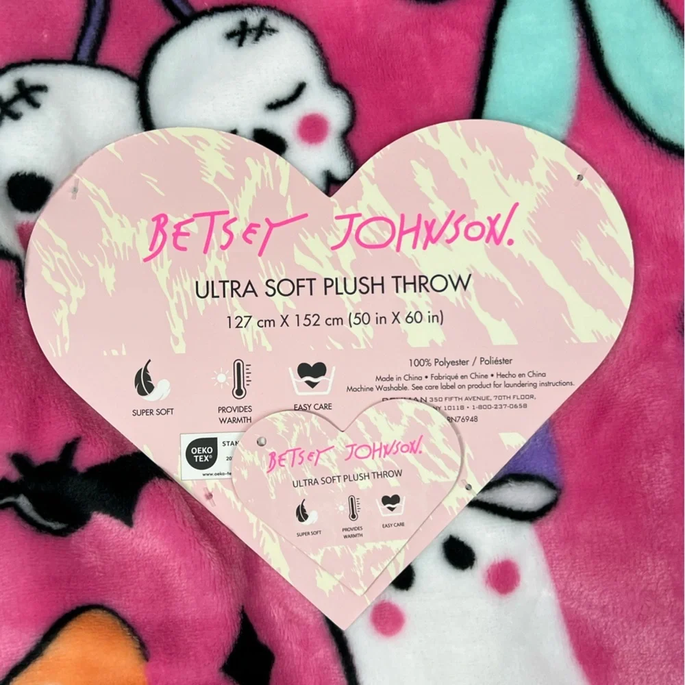 Betsey Johnson  - ‘Ghosts & Bows’ Plush Throw. 50” x 60”. NWT. Firm!